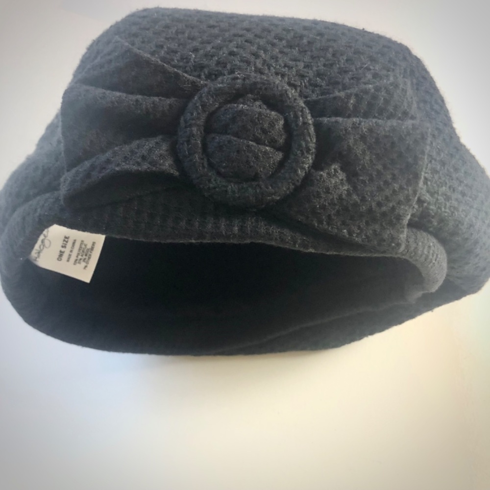NWOT, Beret with Front Bow by Halogen - Picture 5 of 15